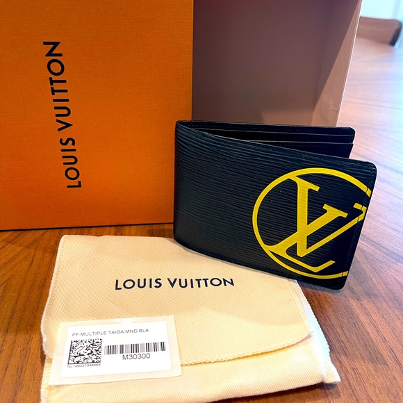 Louis Vuitton Other - Men’s Louis Vuitton Taiga Leather Multiple Wallet